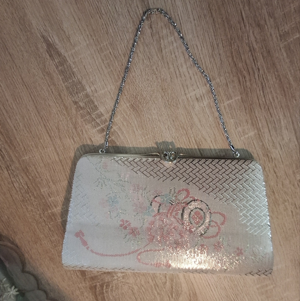 Elegant Floral Clutch with Chain Strap